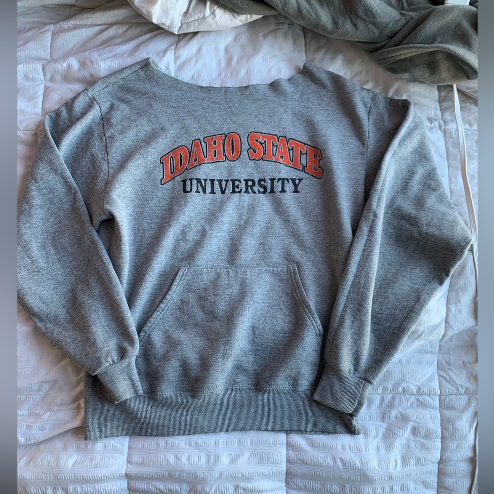 Off the shoulder crewneck